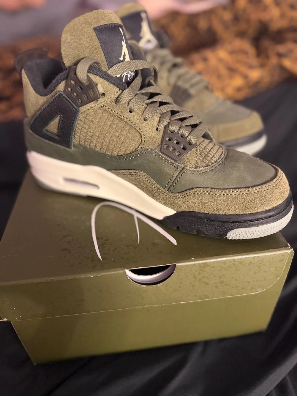 Air Jordan 4 Retro Craft Olive Men's 7 / Women's 8.5